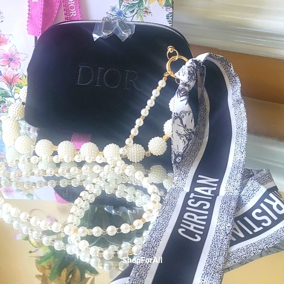 - Dior - Picture 4 of 16